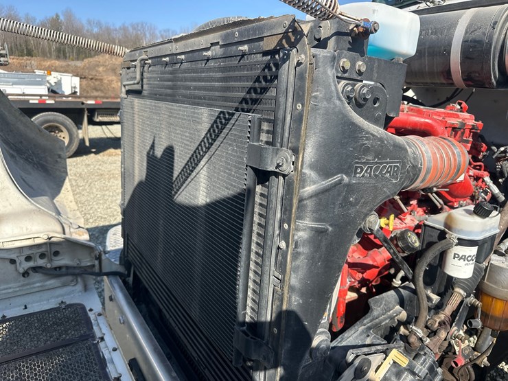 2013-peterbilt-365-image-65