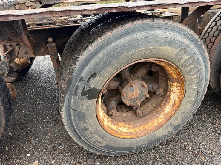 1996-mack-ch613-image-71