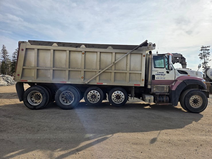 2012-international-7600-image-6