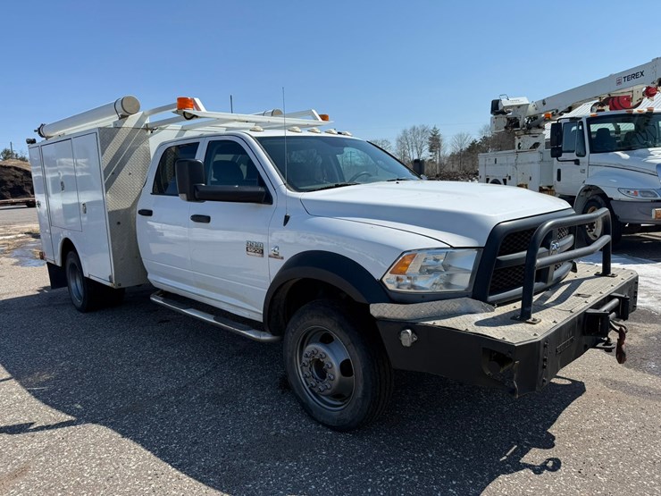 #1064-•-2015-ram-5500-heavy-duty-service-truck-image-7