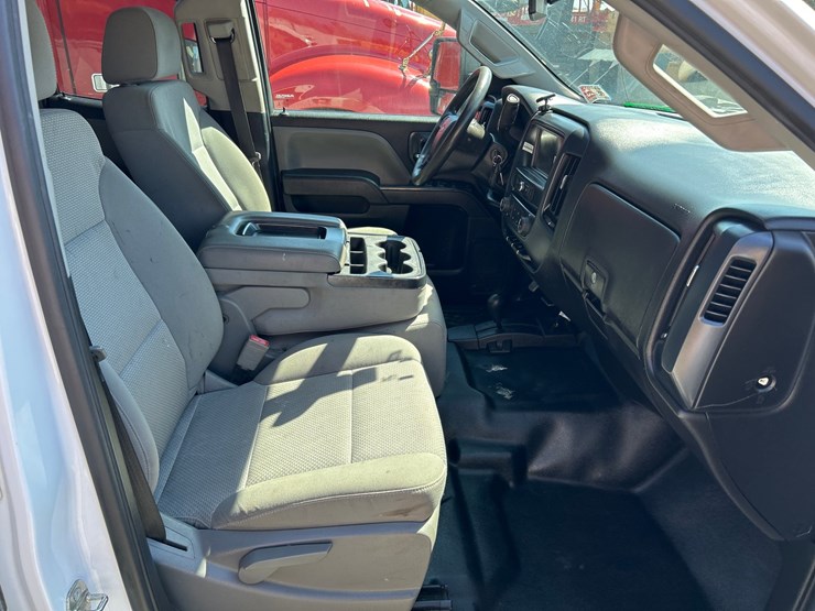 2018-chevrolet-3500-image-57