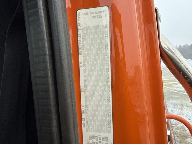 2016-massey-ferguson-8-image-57