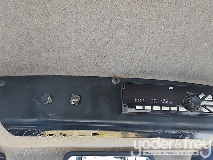 2014-caterpillar-d6k2-xl-image-35