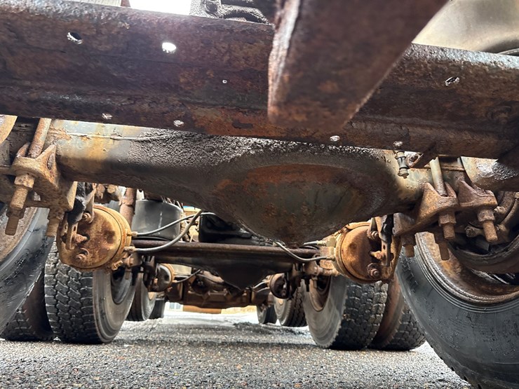 1996-mack-ch613-image-60