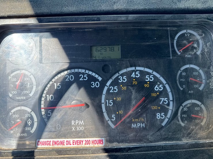 2002-freightliner-fl80-image-56