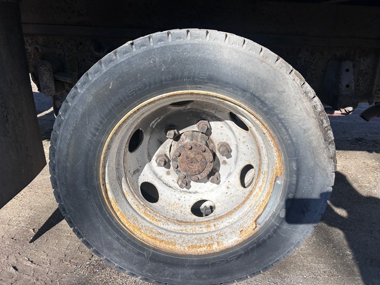 2012-isuzu-npr-image-59