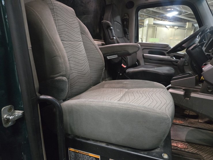 2017-kenworth-t680-image-60