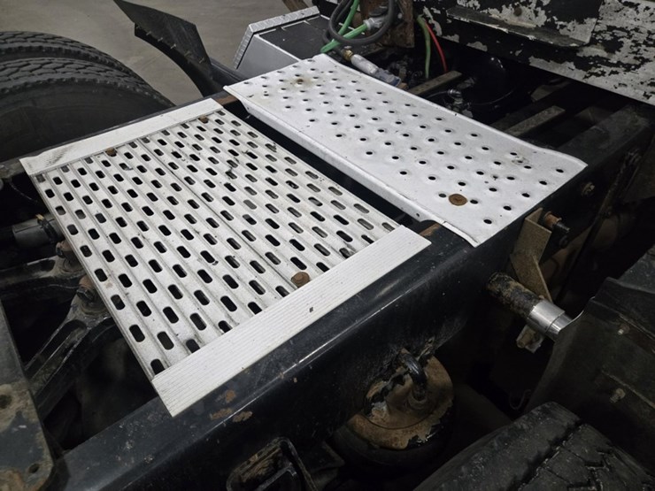 2017-kenworth-t680-image-29