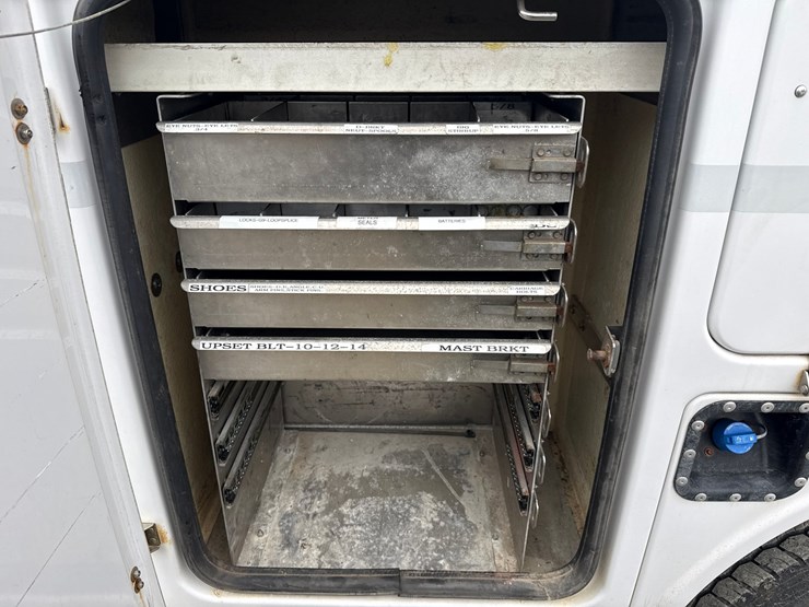 2015-ford-f550-image-22