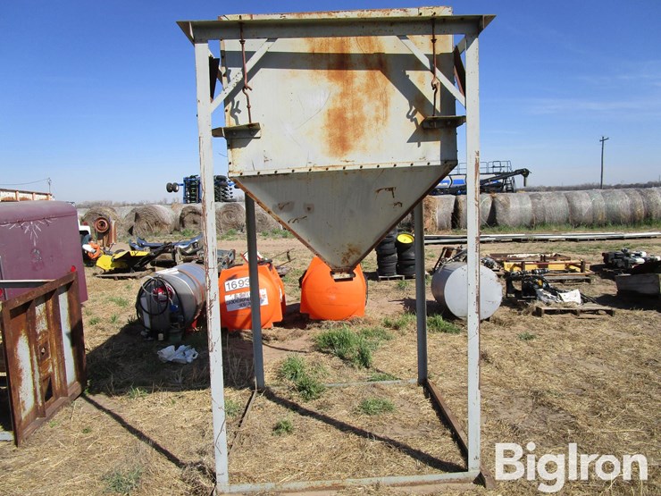 hopper-bottom-on-stand-image-4