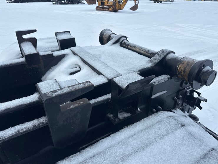 2009-caterpillar-c13-image-24