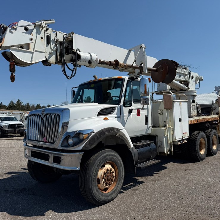 2010 INTERNATIONAL 7400