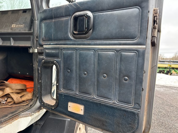1996-mack-ch613-image-41