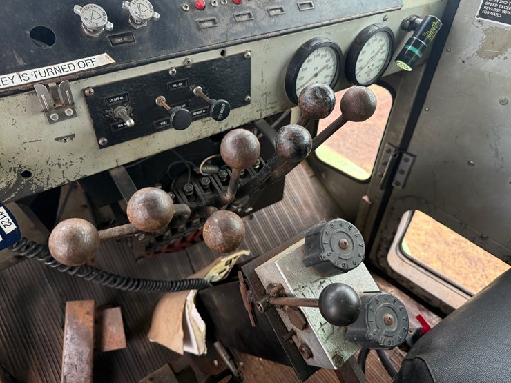 1986-oshkosh-wt2206-image-44