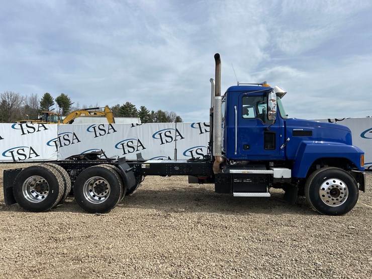 2019-massey-ferguson-8-image-6