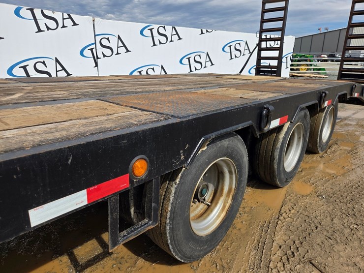 2013-massey-ferguson-8-image-15