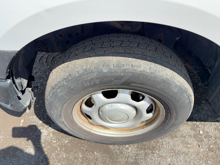 2016-ford-f150-xl-image-11