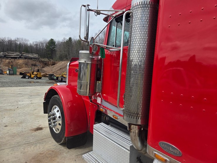 2002-peterbilt-379-image-18