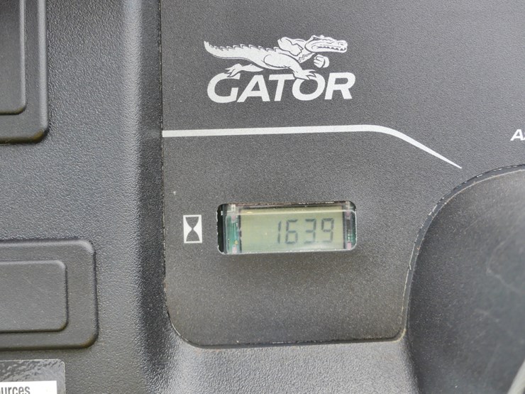 2024-john-deere-tx-4x2-image-12