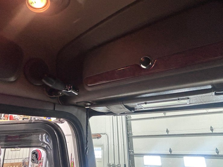 2007-peterbilt-379-image-54