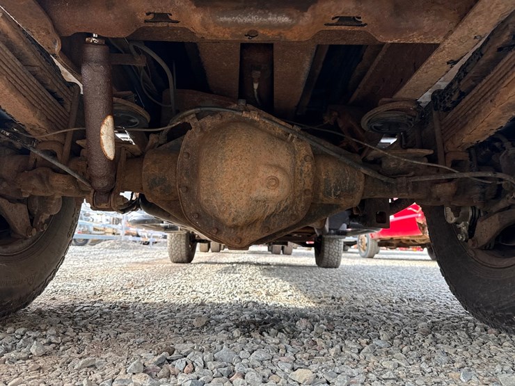 2005-chevrolet-3500-image-23