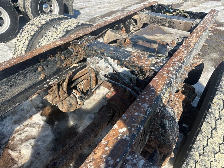 2015-peterbilt-337-image-21