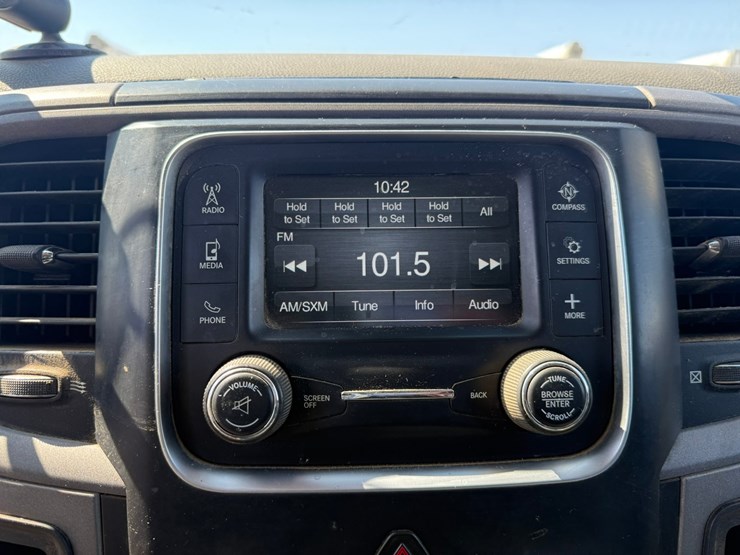 #1063-•-2014-ram-5500-heavy-duty-service-truck-image-27