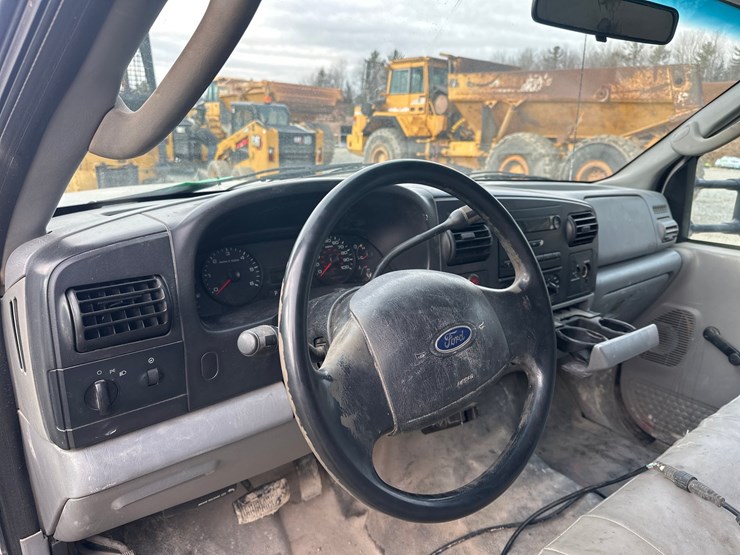 2006-ford-f550-image-26