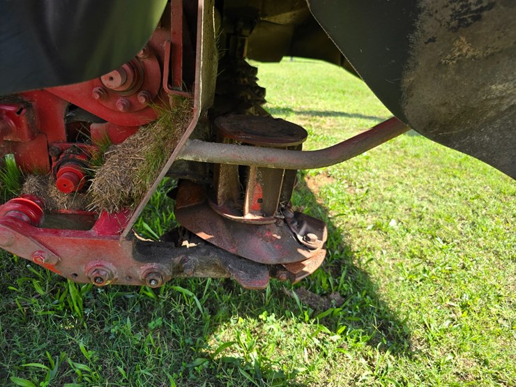 2022-new-holland-210-image-39