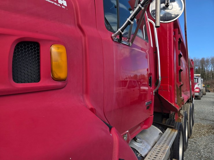 2005-massey-ferguson-8-image-17