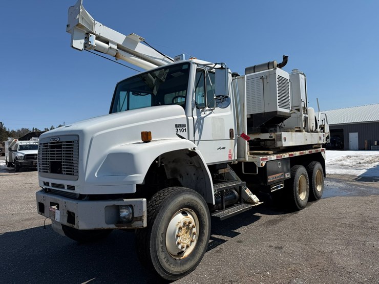 2002-freightliner-fl80-image-1