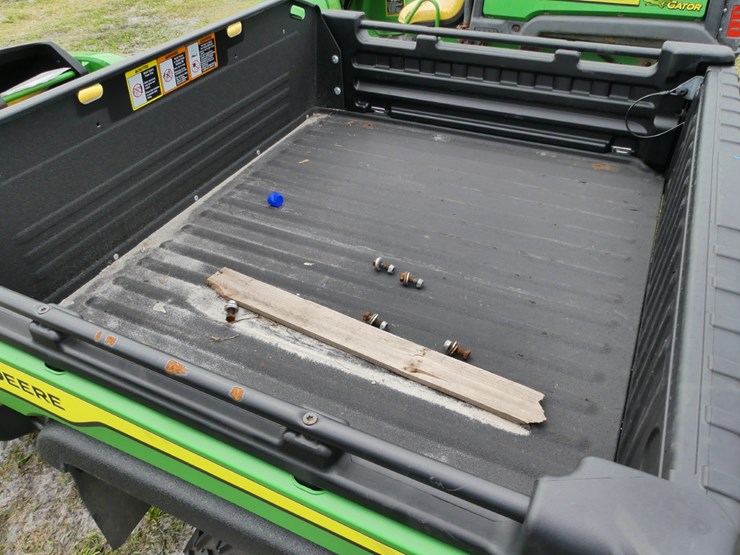 2024-john-deere-tx-4x2-image-8