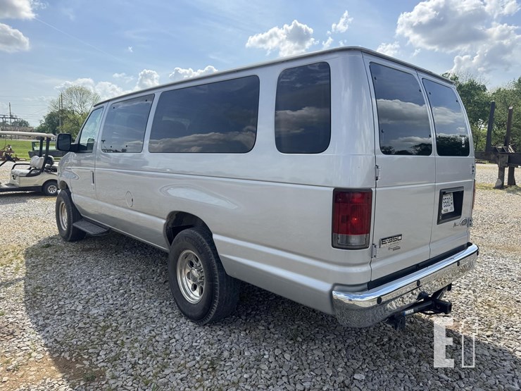 2013-ford-e350-image-10