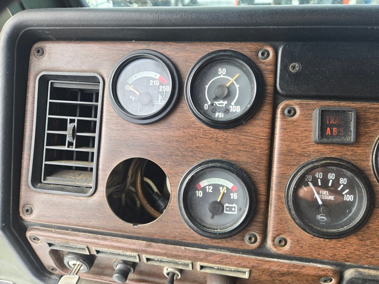 1992-massey-ferguson-8-image-67