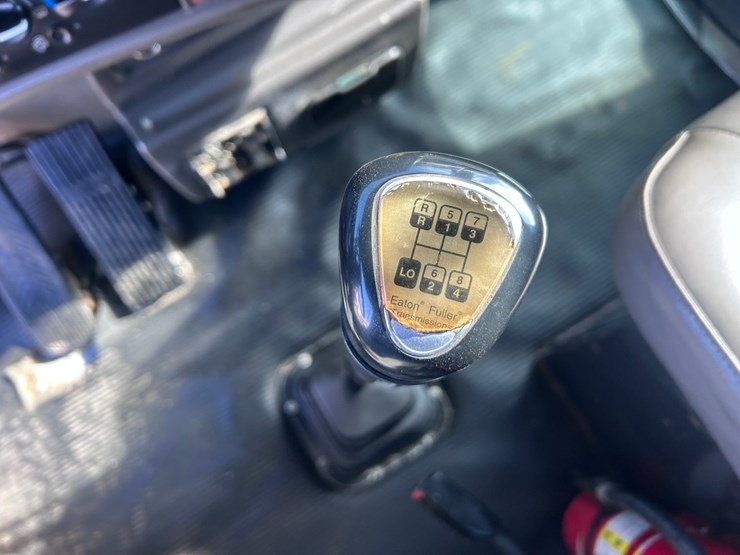 #1679-•-2004-kenworth-flatbed-truck-image-40