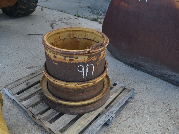 (2)-used-26.5r25-on-cat-wheels-image-2