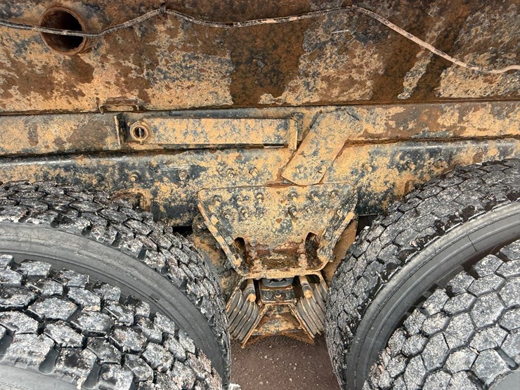 #1052-•-2007-international-7600sfa-tri-axle-dump-truck-image-54