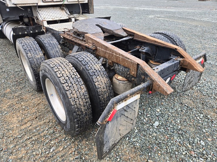 2017-kenworth-t680-image-26