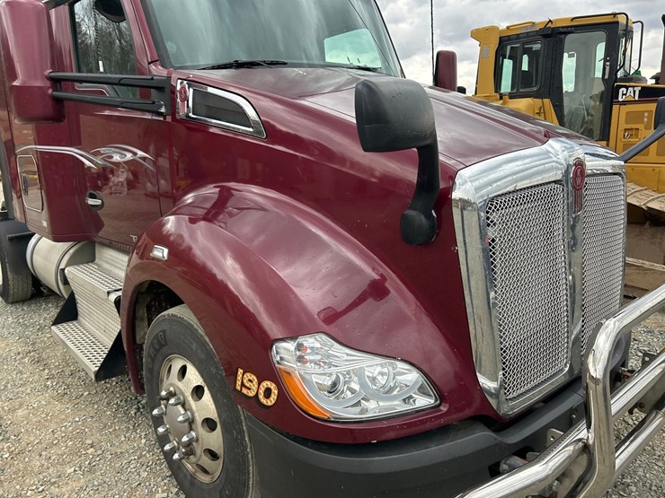 2016-kenworth-t680-image-10