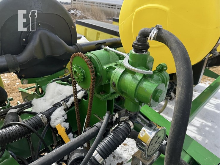 john-deere-1750-image-22