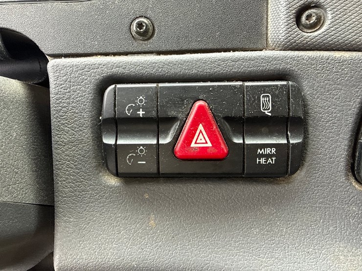 2016-massey-ferguson-8-image-65