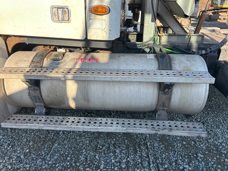 2002-massey-ferguson-8-image-18