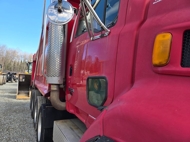 2005-massey-ferguson-8-image-14