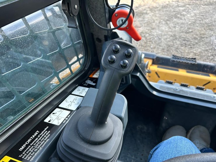 2024-deere-325g-image-23