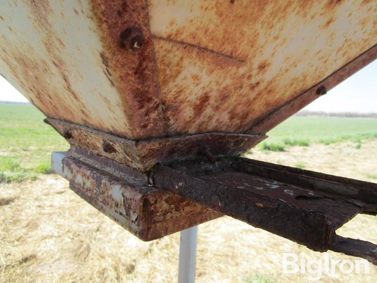 hopper-bottom-on-stand-image-15