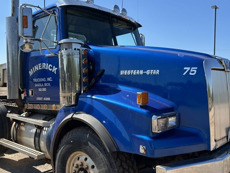 #1114-•-2005-western-star-tri-axle-heavy-haul-truck-tractor-image-10