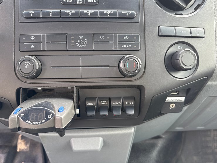 2015-ford-f550-image-37