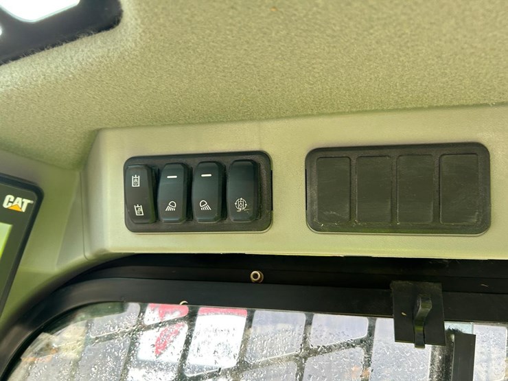 2019-caterpillar-259d3-image-24