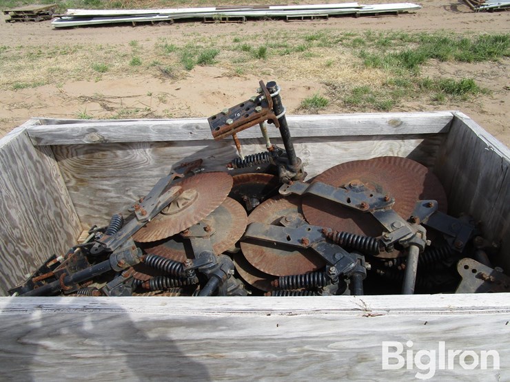 farm-king-side-dress-applicator-openers-image-6