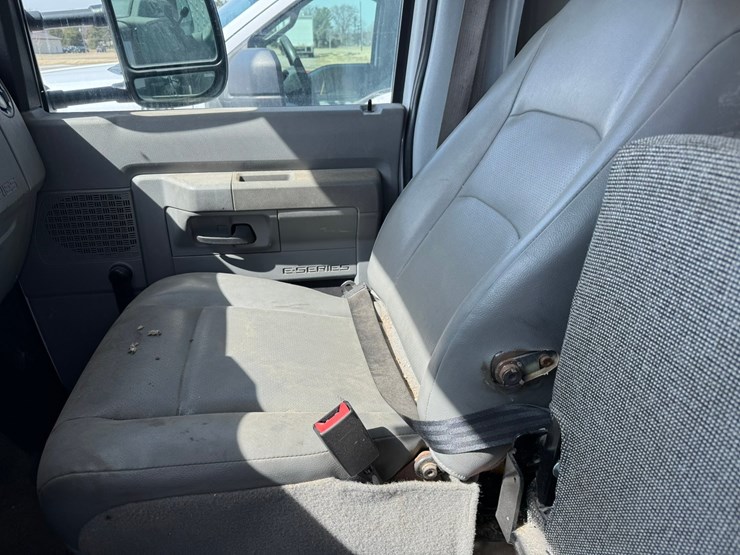 2010-ford-e350-image-29